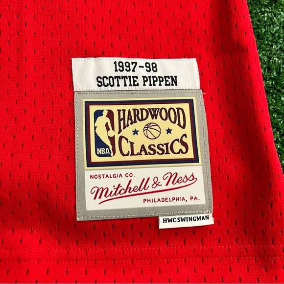 Scottie Pippen Chicago Bulls 1997-1998 Mitchell & Ness Red NBA Swingman Jersey - Picture 6 of 8